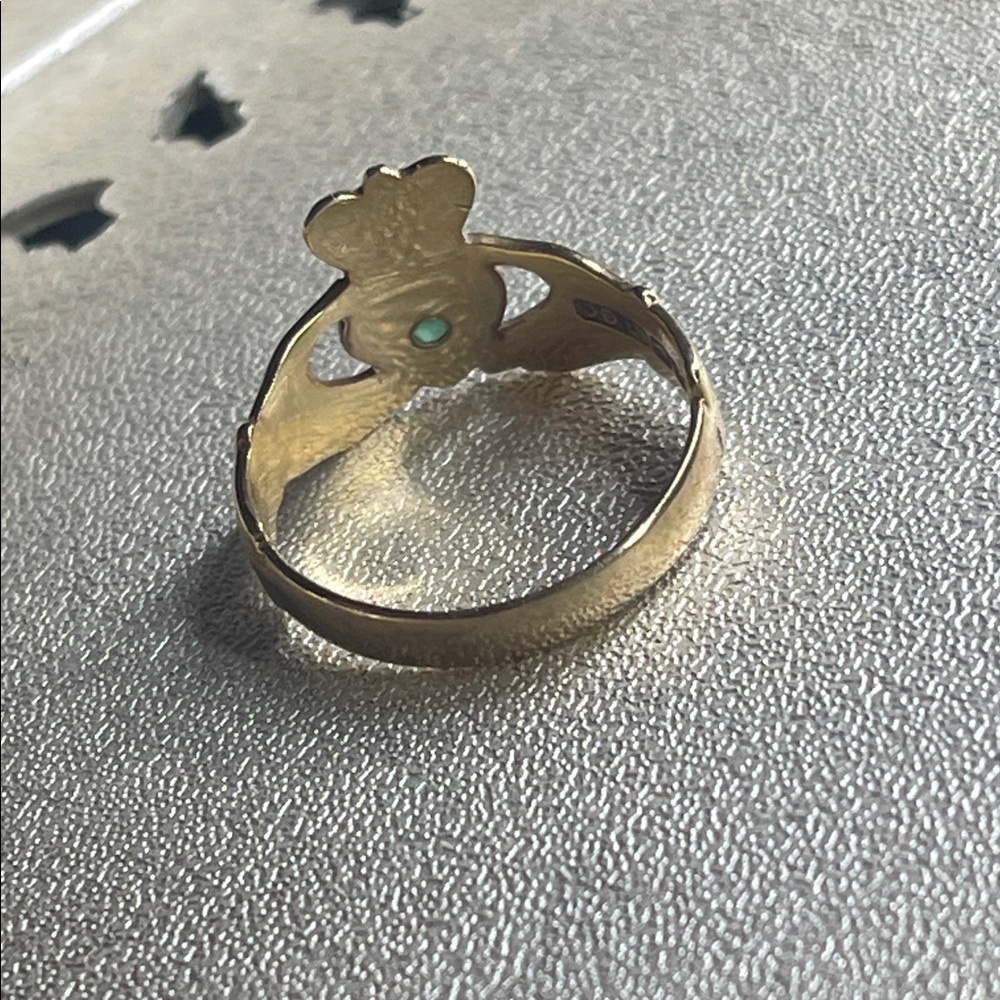9k gold stamps 375 vintage claddagh ring with emerald size 5.5 - Picture 7 of 10